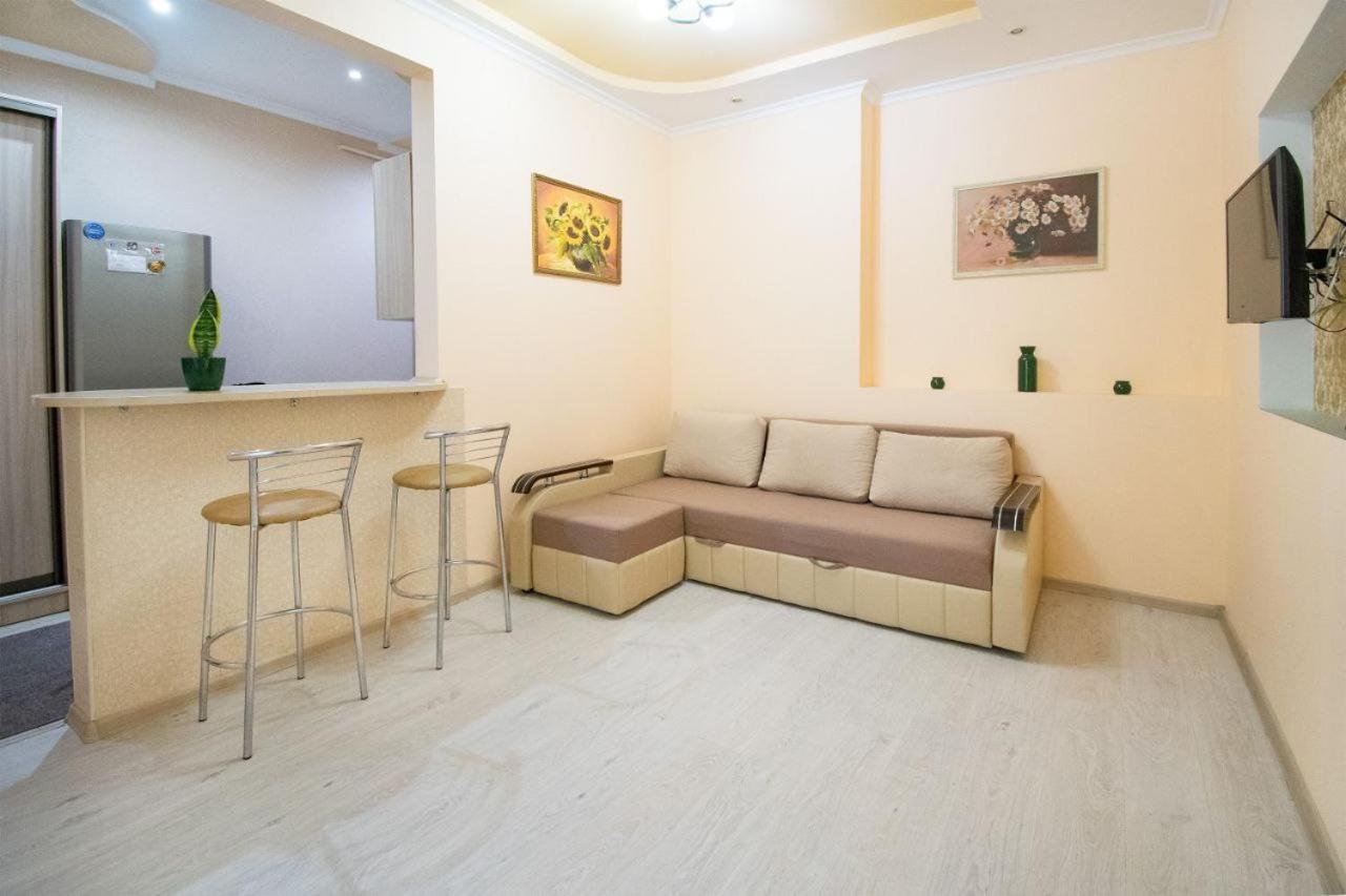 Двокімнатна Квартира У Центрі Міста Львів З Двориком Extérieur photo