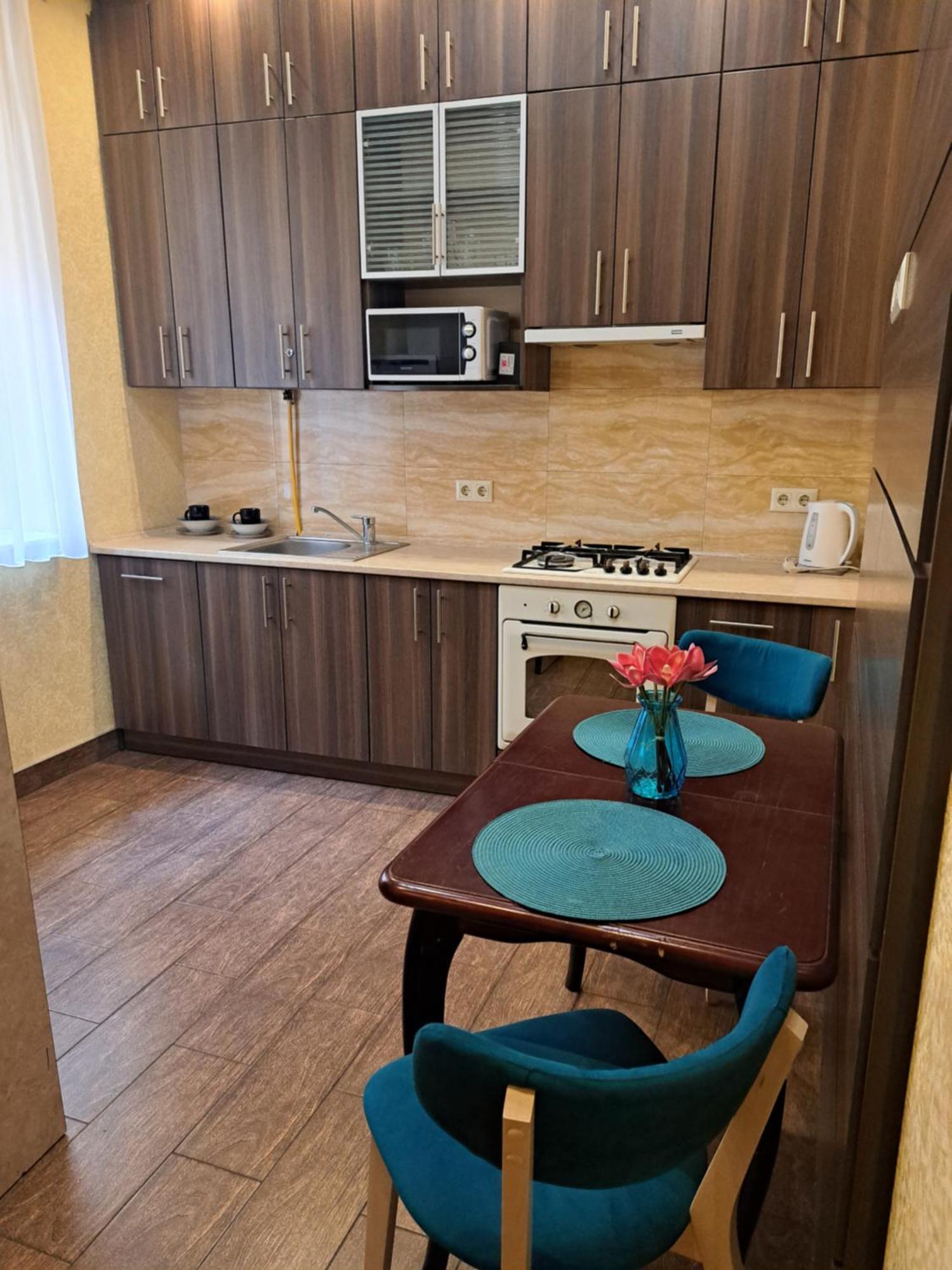 Двокімнатна Квартира У Центрі Міста Львів З Двориком Extérieur photo